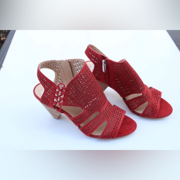 NWOT Vince Camuto Sandals - Picture 9 of 11